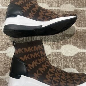 Michael Kors Skyler Sock knit Stretch SneakerWomen Shoes 9.5M Brown New with no